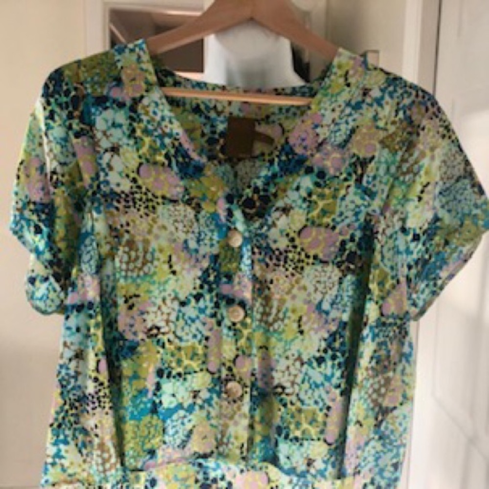ALI RO 100% silk top SZ 10 pink, green, blue slightly cropped like new